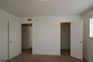 Spanish Crest Apartments in San Antonio, TX - Building Photo - Interior Photo