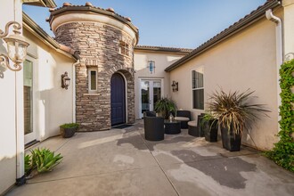 1819 N Nicolette Ln in Clovis, CA - Foto de edificio - Building Photo