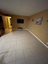 229 Windsor I in West Palm Beach, FL - Building Photo - Building Photo