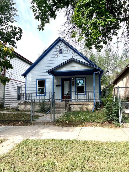 230 N Walnut St in Colorado Springs, CO - Building Photo