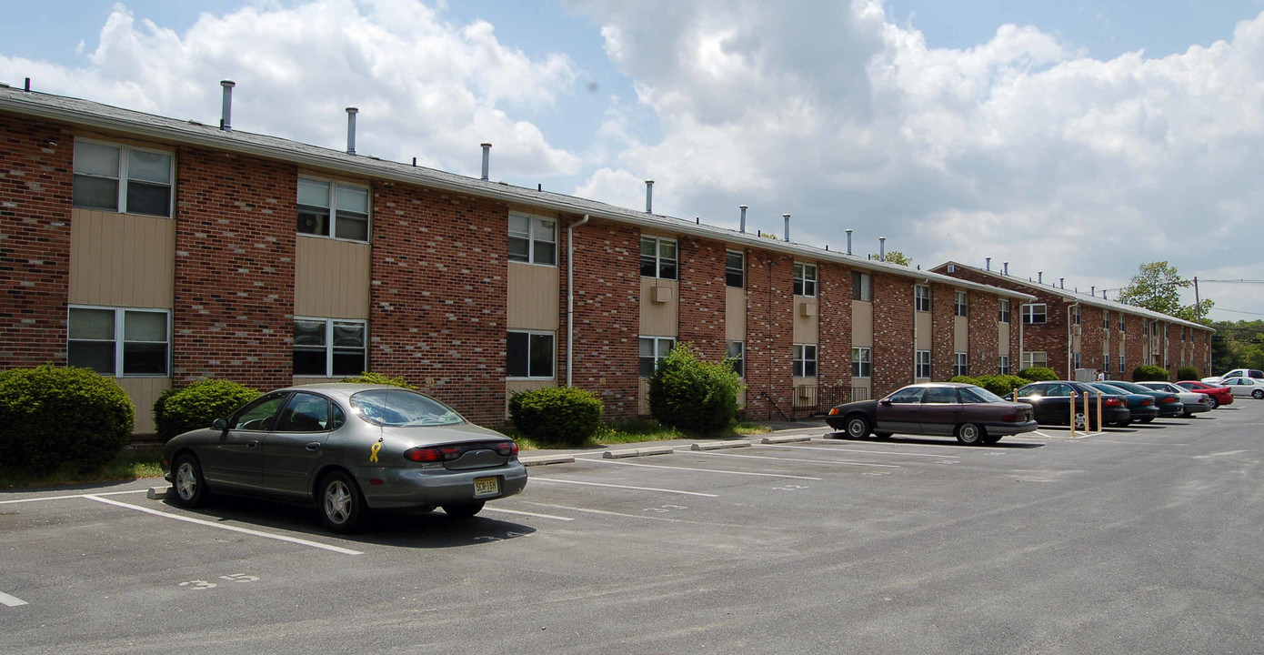 Country Lakes Apartments in Browns Mills, NJ - Building Photo