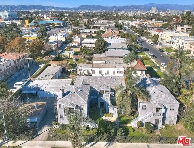 property at 2501 Venice Blvd.