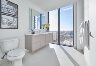 601 NW 1st Ct in Miami, FL - Building Photo - Building Photo