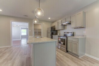 963 Maple Dr in Memphis, TN - Building Photo - Building Photo