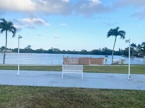2223 Park Ln in Hollywood, FL - Building Photo - Building Photo