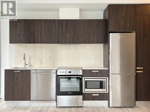 50A-450 Charles St E in Toronto, ON - Building Photo - Building Photo