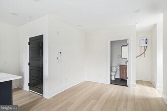 1913 Wallace St-Unit -UNIT 11 in Philadelphia, PA - Building Photo - Building Photo