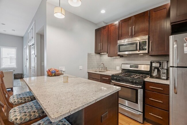 100 Old Harbor St, Unit 1 in Boston, MA - Building Photo - Building Photo