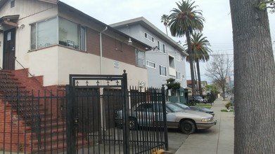 Ashbrook Court Apartments in Oakland, CA - Building Photo - Building Photo