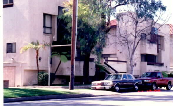 14634 Magnolia Blvd in Van Nuys, CA - Building Photo - Building Photo