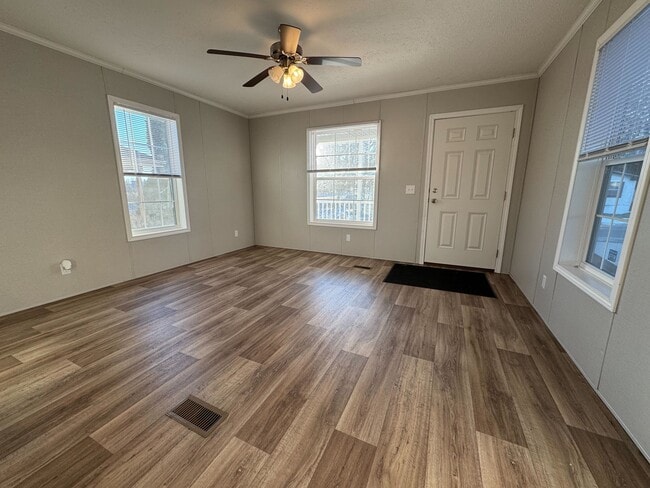 2002 Heron Dr NW in Stewartville, MN - Foto de edificio - Building Photo