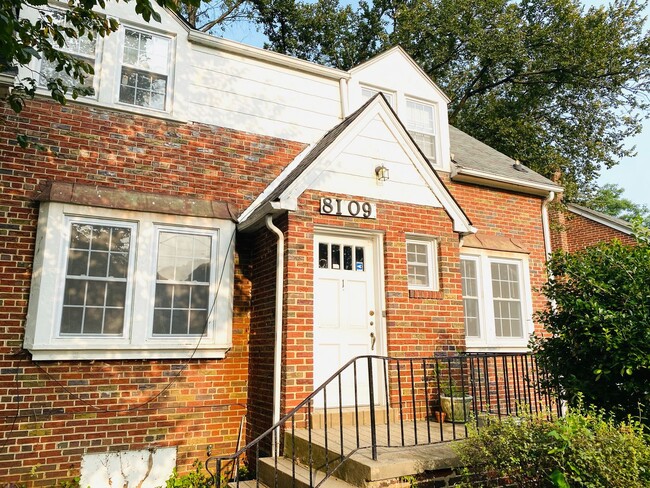 8109 Greenwood Ave