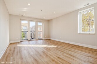 3216 N Karlov Ave in Chicago, IL - Building Photo - Building Photo
