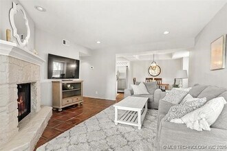 9102 S Urbana Ave, Unit 1 in Tulsa, OK - Building Photo - Building Photo