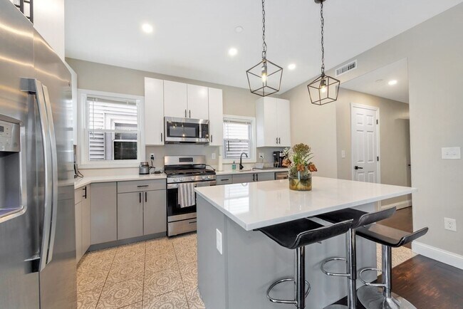 777 Columbia Rd, Unit 2 in Boston, MA - Foto de edificio - Building Photo