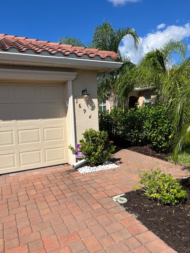 1696 Alameda Dr in Naples, FL - Building Photo - Building Photo