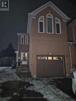 35 Alaskan Summit Ct in Brampton, ON - Building Photo