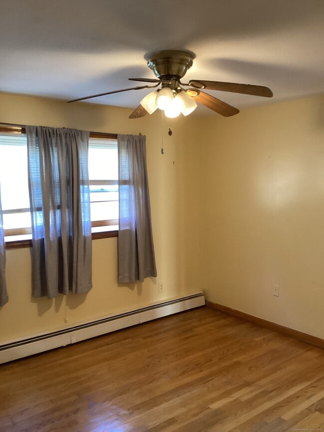 124 Elizabeth Ann Dr in New Haven, CT - Building Photo - Building Photo