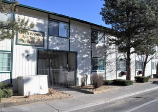 Oakwood Apartments in Reno, NV - Building Photo - Building Photo