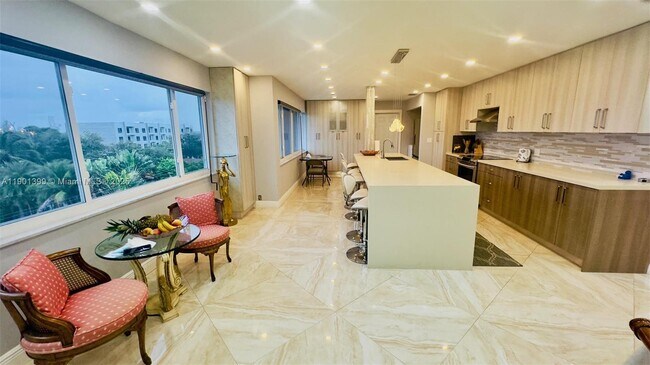 329 SE 3rd St, Unit 502S in Hallandale Beach, FL - Building Photo - Building Photo