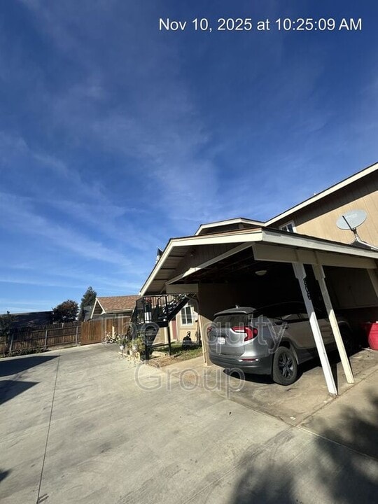 806 Monarch Cir in Exeter, CA - Building Photo