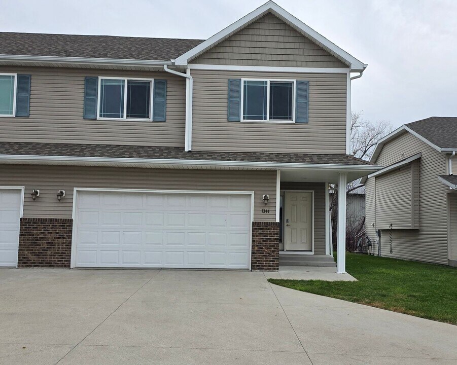 1344 13th St W in West Fargo, ND - Building Photo