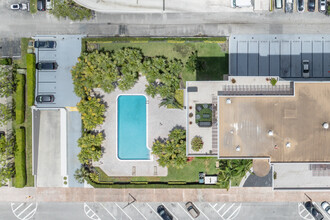 Gables Plaza Condominiums in Coral Gables, FL - Foto de edificio - Building Photo