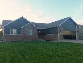 13930 W Harvest Ct in Wichita, KS - Building Photo
