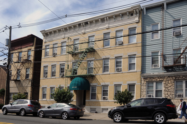 327 Avenue E in Bayonne, NJ - Building Photo - Building Photo