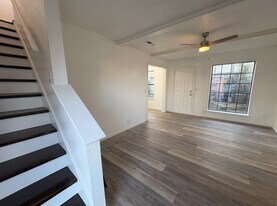 College Park Townhouses in Oklahoma City, OK - Building Photo