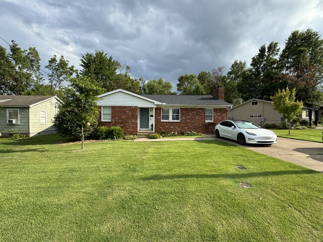 713 NW 6th St in Bentonville, AR - Foto de edificio - Building Photo