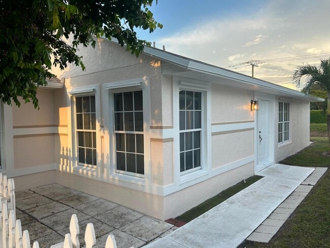 10136 Boynton Pl Cir in Boynton Beach, FL - Building Photo - Building Photo