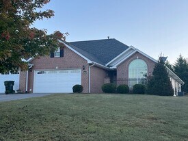 1930 Scarlett Meadows Dr in Sevierville, TN - Building Photo