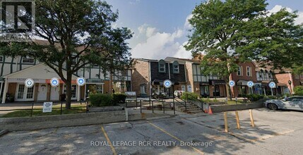 2 Orchard Heights Blvd in Aurora, ON - Building Photo - Building Photo