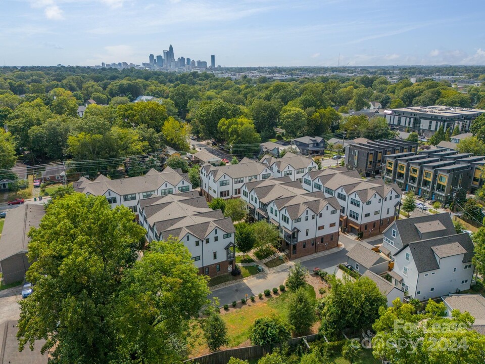 4021 Spencer Towns Ln in Charlotte, NC - Foto de edificio