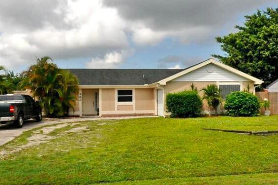 383 SW Tulip Blvd in Port St. Lucie, FL - Building Photo