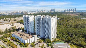 14951 Royal Oaks Ln, Unit 107 in North Miami, FL - Building Photo