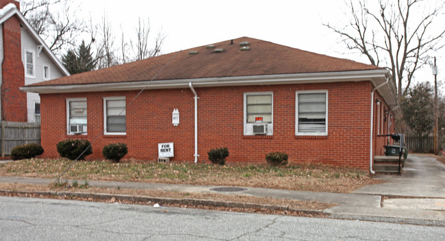 417 N Cedar St in Greensboro, NC - Foto de edificio - Building Photo