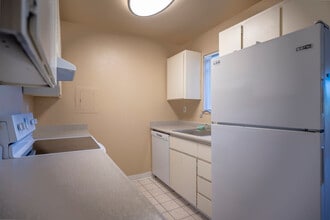 Park Club Apartments in Rohnert Park, CA - Building Photo - Interior Photo