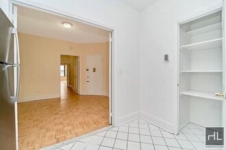 Second Avenue, Unit 2N in New York, NY - Foto de edificio - Building Photo