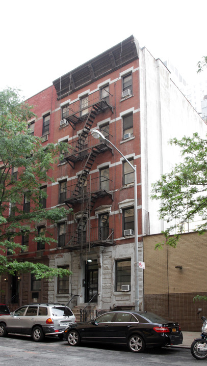 519 E 75th St in New York, NY - Building Photo