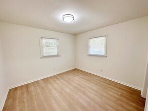 815 Dana Pl in Greensboro, NC - Building Photo - Building Photo