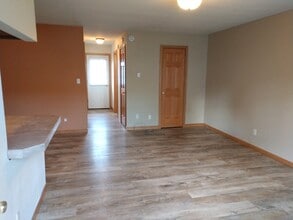 9727 SE 33rd Ave, Unit 1 in Milwaukie, OR - Foto de edificio - Building Photo