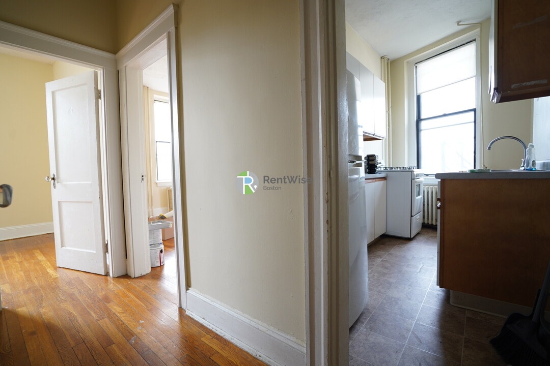 223 Essex St in Melrose, MA - Building Photo