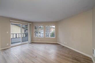 3030 Lake City in Seattle, WA - Foto de edificio - Interior Photo