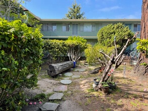 2450 Milvia St in Berkeley, CA - Foto de edificio - Building Photo