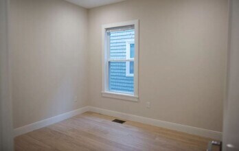 14 Willis St, Unit 1 in Boston, MA - Foto de edificio - Building Photo