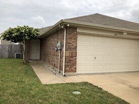 668 Stern Dr in Crowley, TX - Building Photo