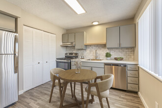 Overlook Townhomes in Greeley, CO - Building Photo - Building Photo