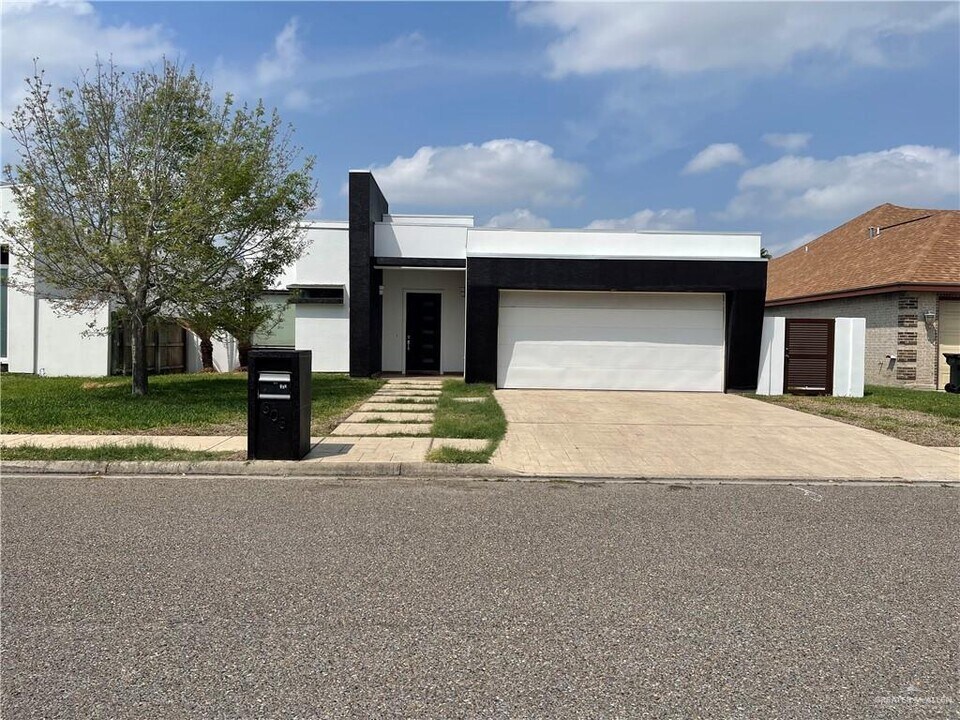 303 Driftwood Ave in Mission, TX - Building Photo